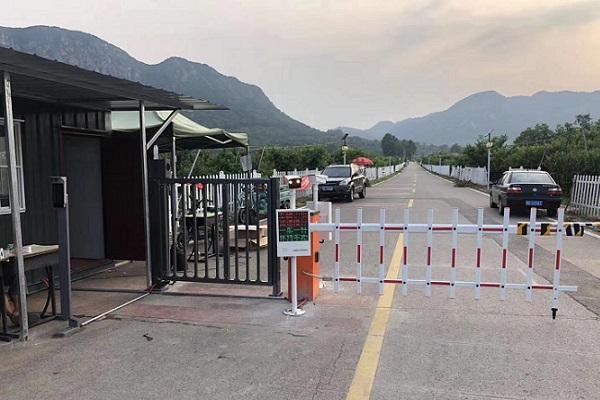 北京順義新村人臉設(shè)別廣告門(mén)和車牌識(shí)別道閘系統(tǒng)